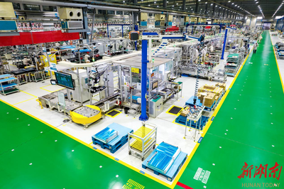 聚焦軌博會①丨超級工廠“智造”動車“大腦” 計算機網(wǎng)絡(luò)信息咨詢?nèi)绾悟?qū)動軌道交通智能化